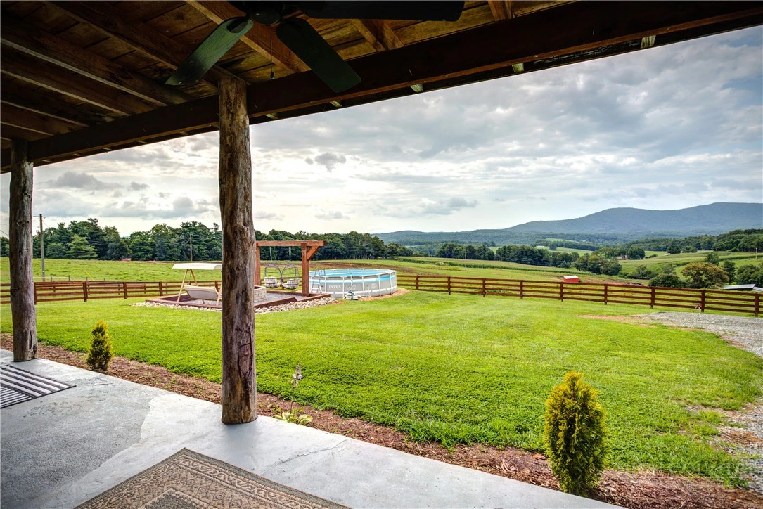 Image number 18 for the current listing