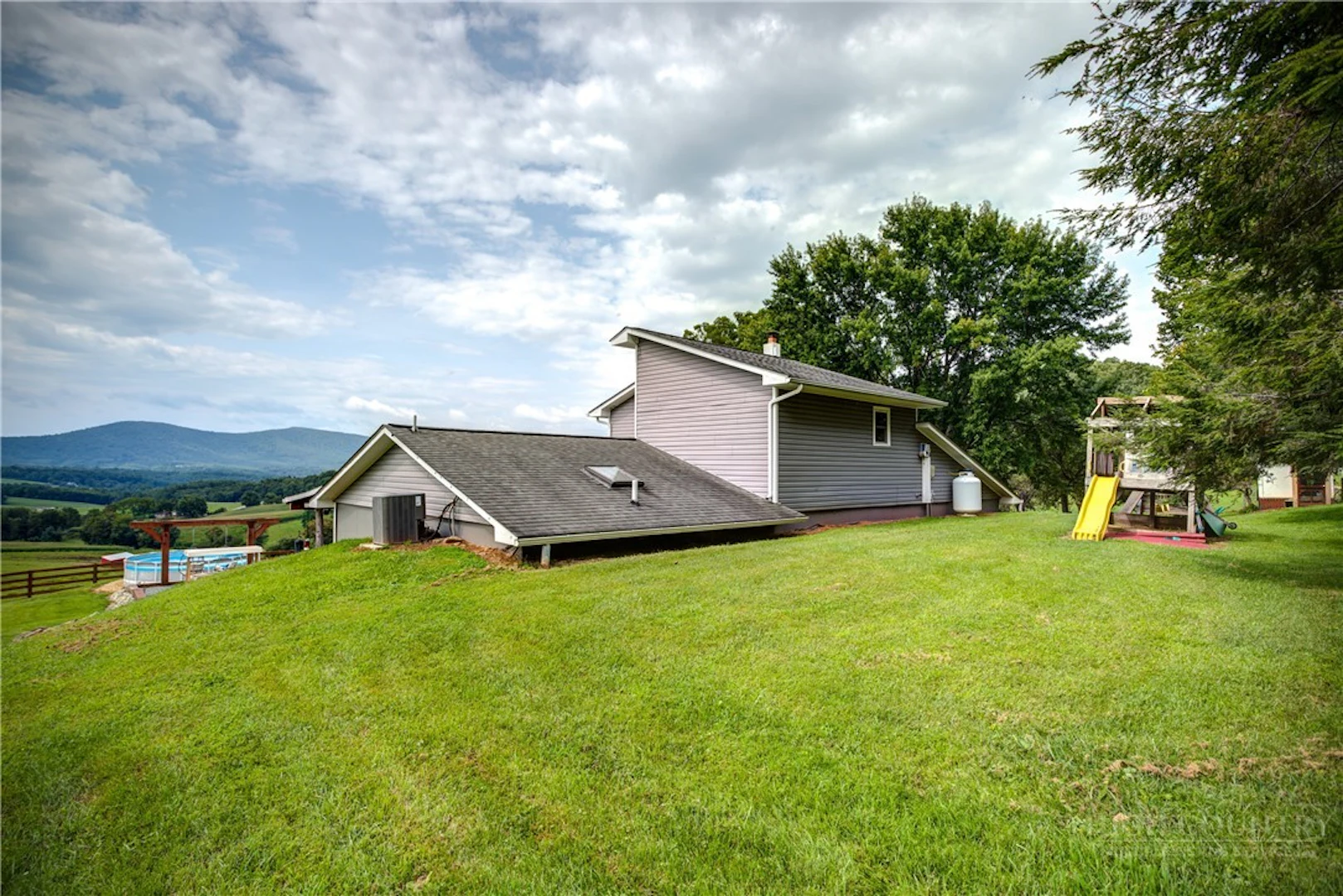 Image number 19 for the current listing