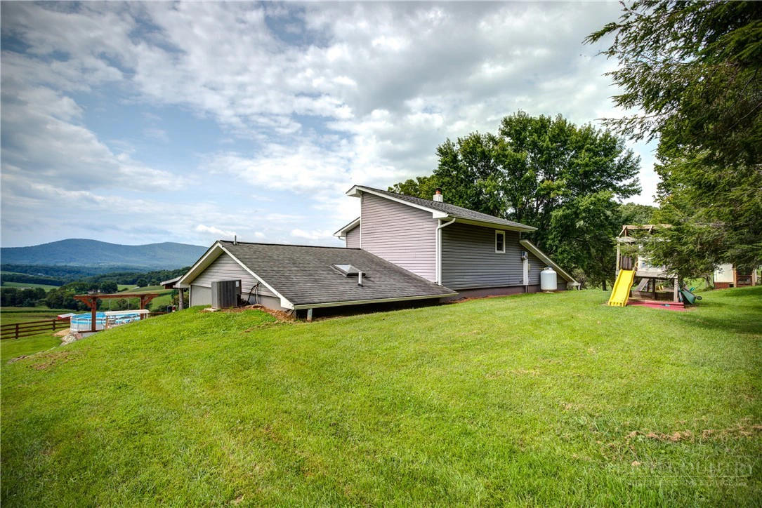 Image number 19 for the current listing