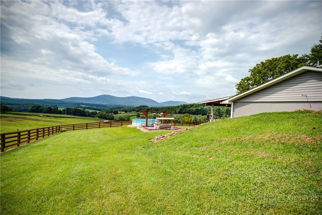 Image number 20 for the current listing