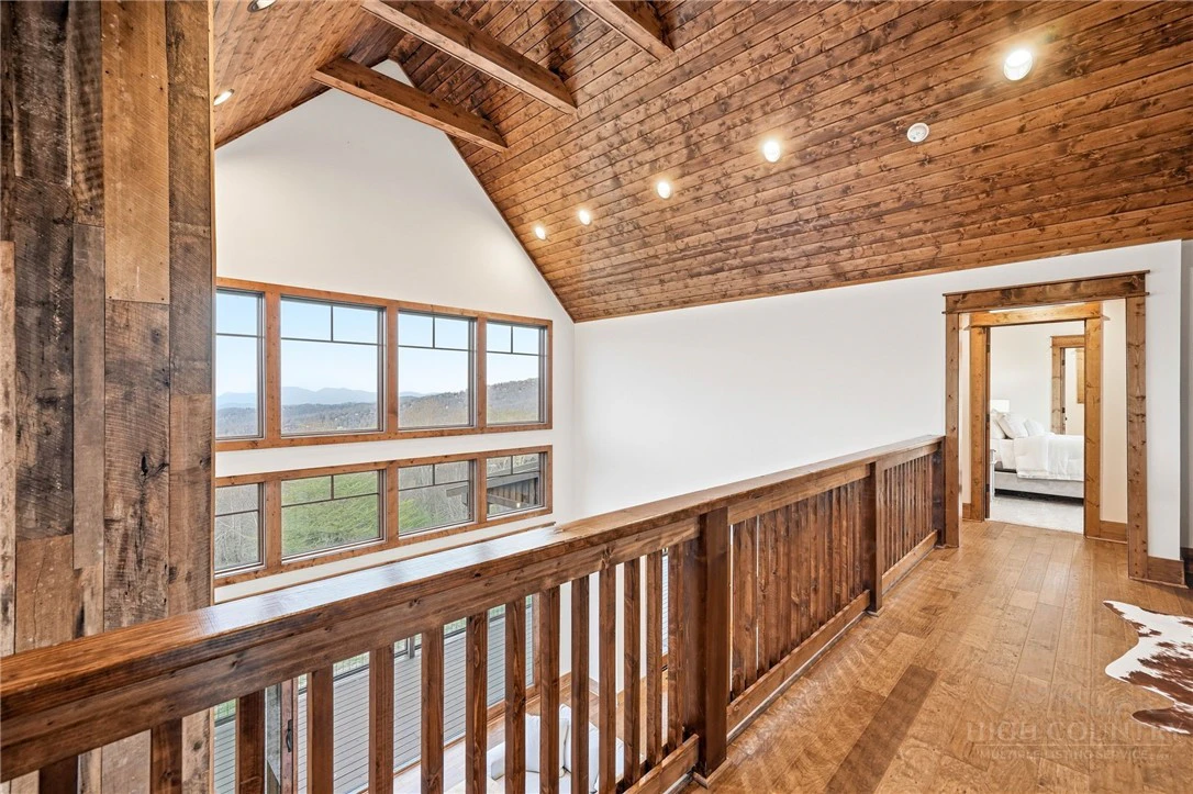 Image number 6 for the current listing