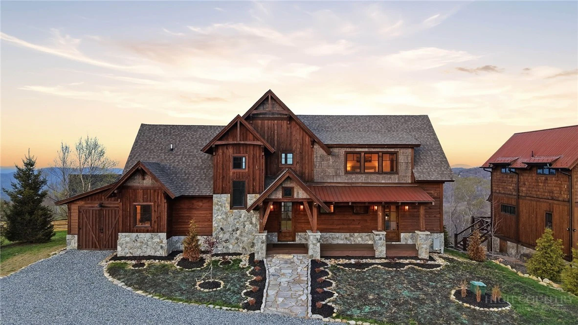 Image number 1 for the current listing