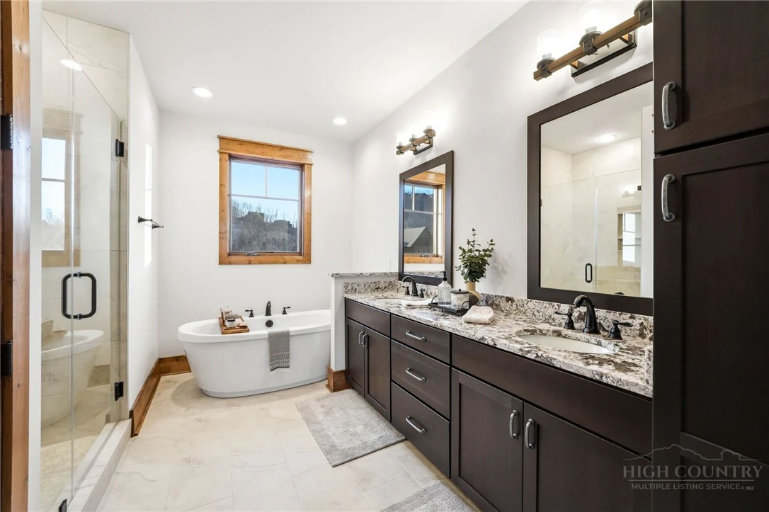 Image number 3 for the current listing