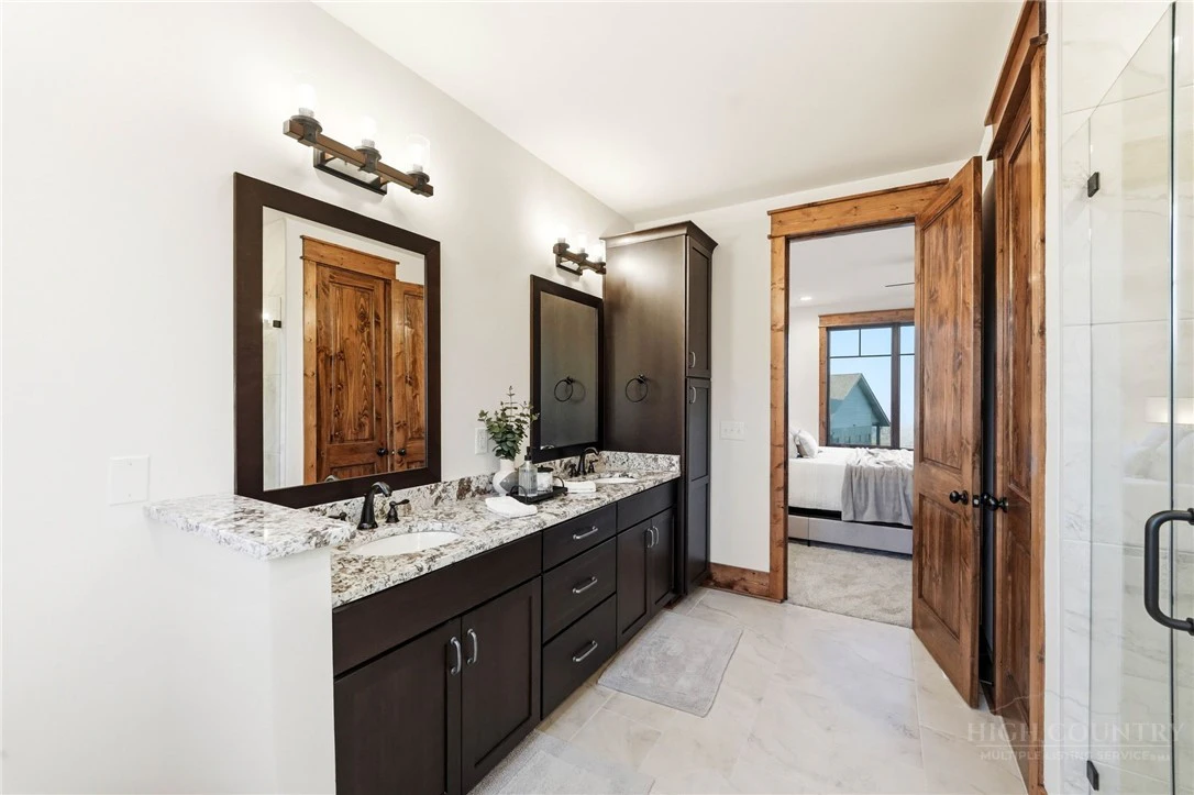Image number 5 for the current listing