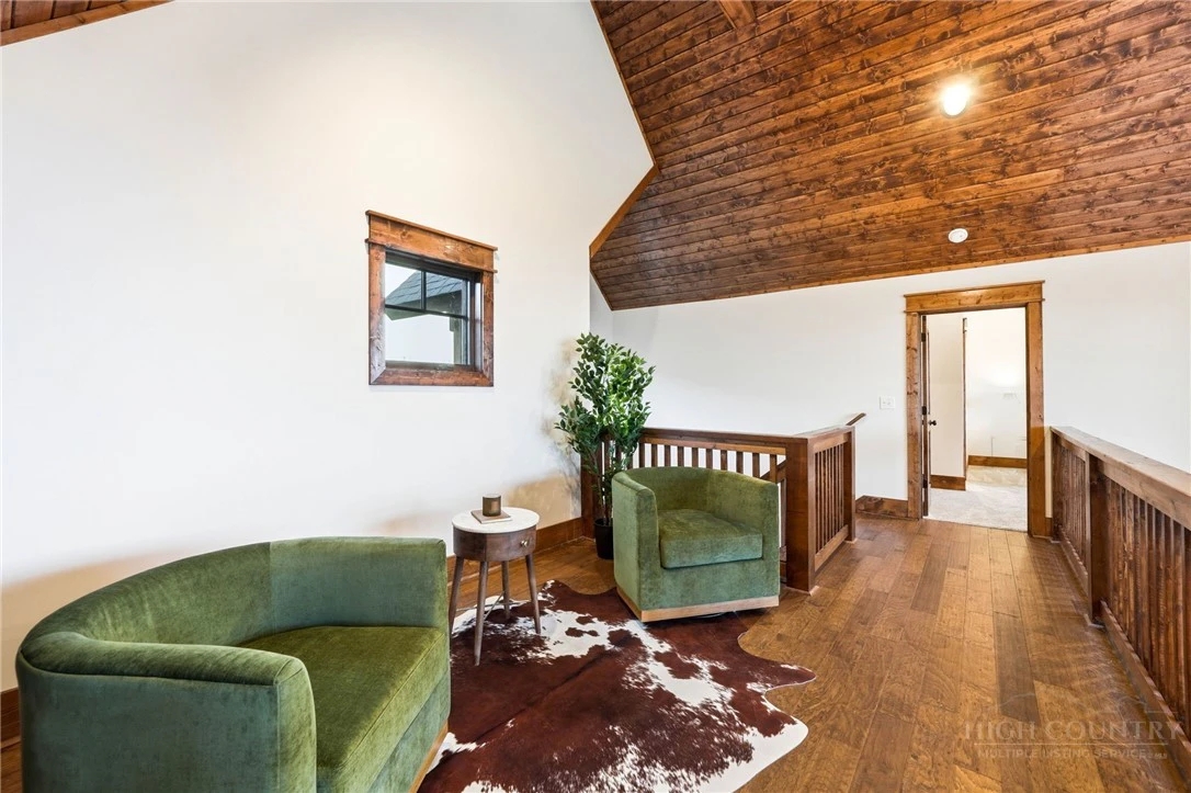 Image number 9 for the current listing