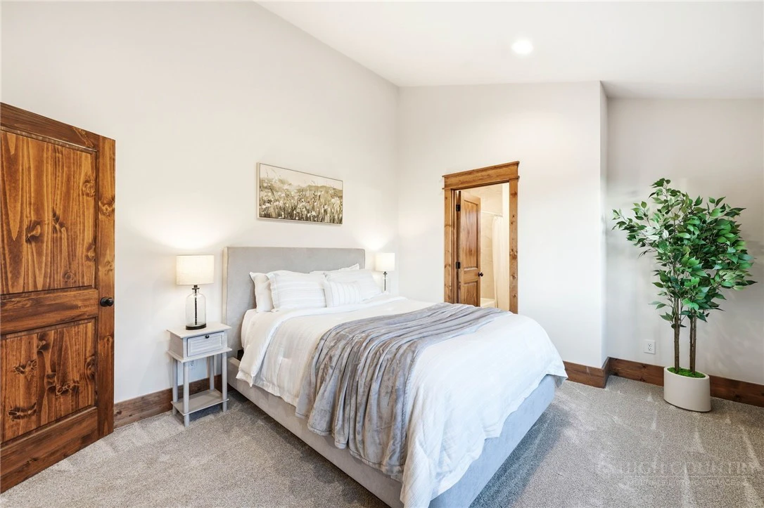 Image number 11 for the current listing