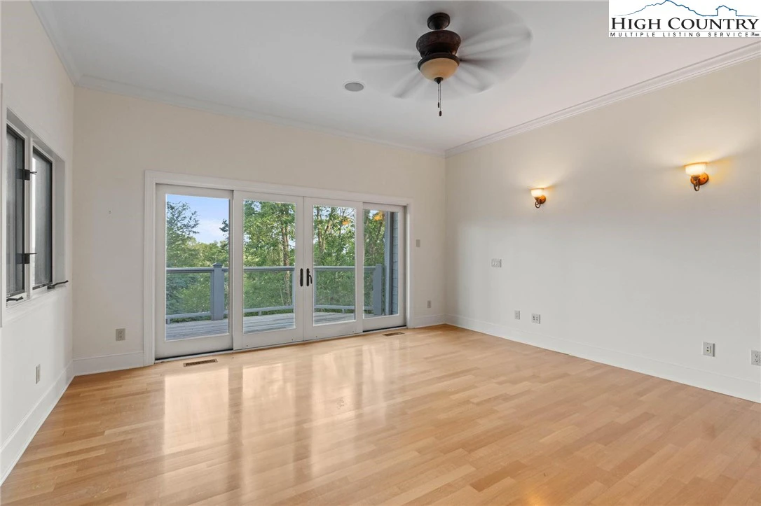 Image number 3 for the current listing