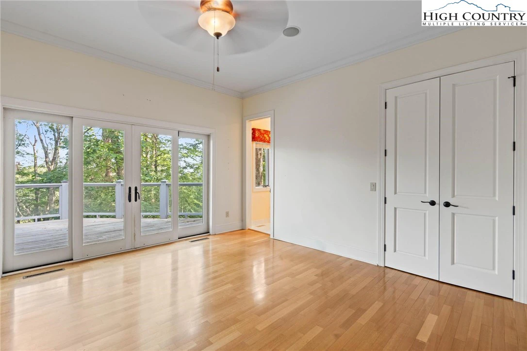 Image number 10 for the current listing