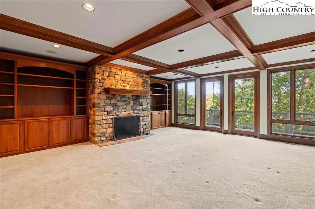 Image number 11 for the current listing