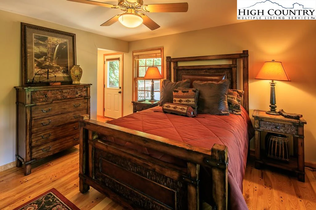 Image number 18 for the current listing