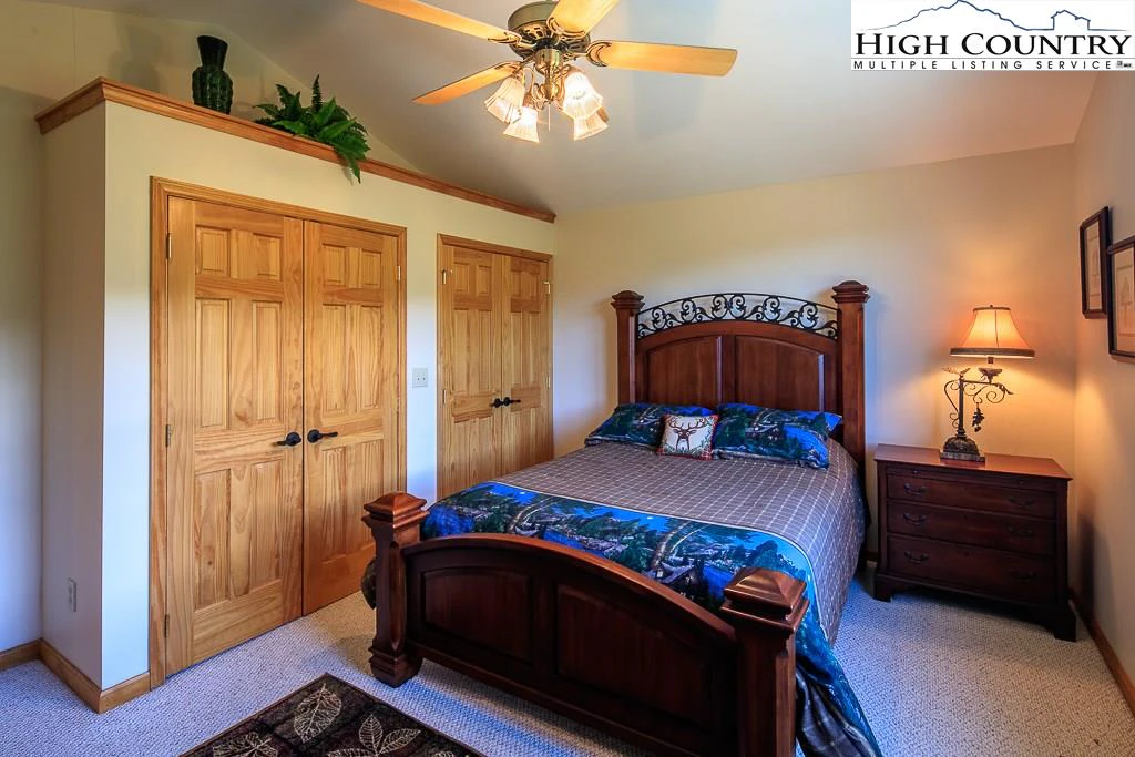 Image number 15 for the current listing