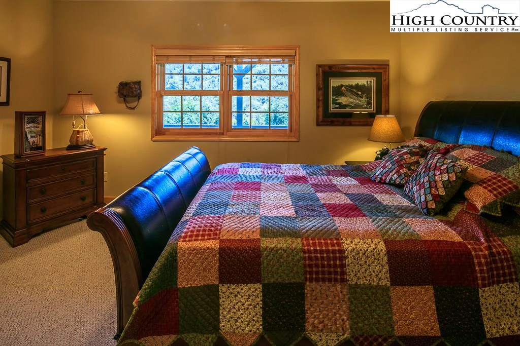 Image number 9 for the current listing
