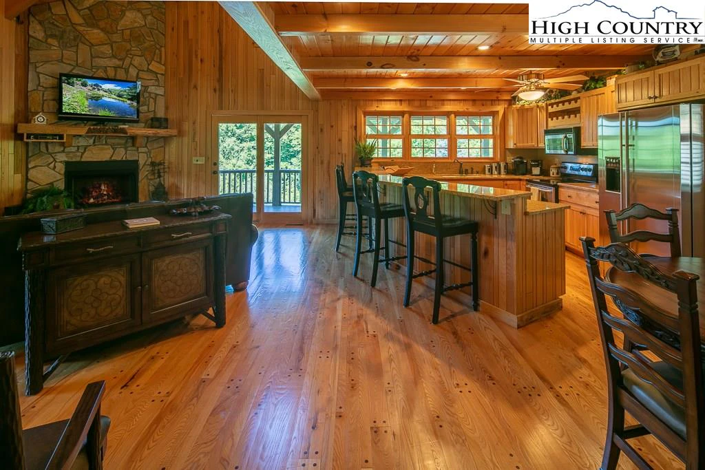 Image number 21 for the current listing