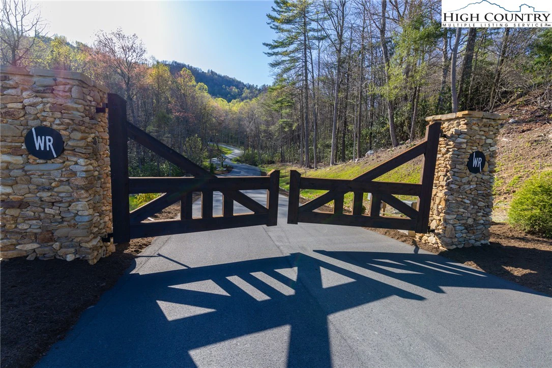 Image number 9 for the current listing
