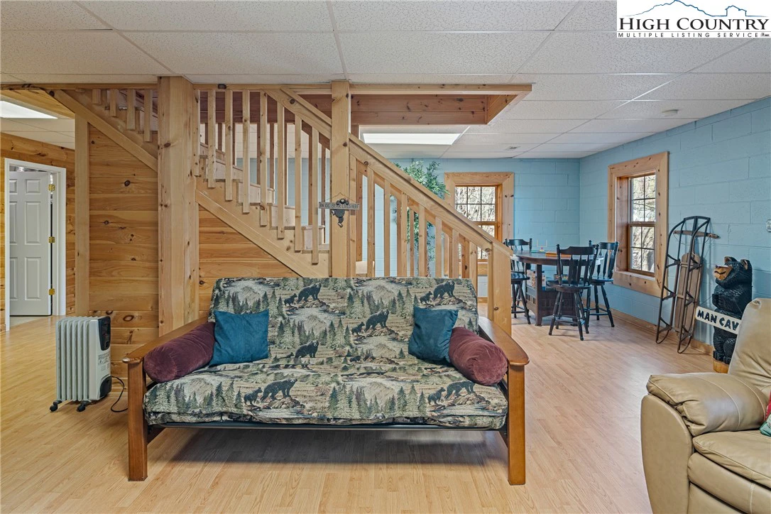 Image number 4 for the current listing