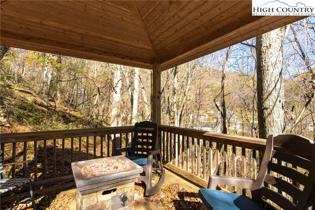 Image number 16 for the current listing