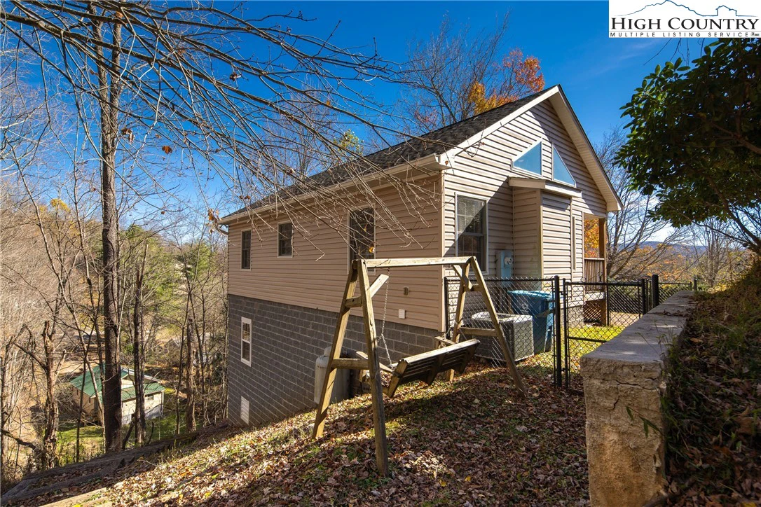 Image number 18 for the current listing