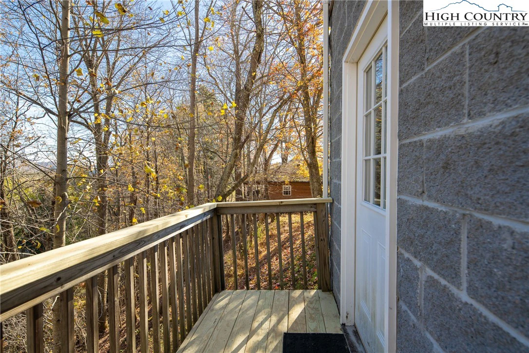 Image number 21 for the current listing