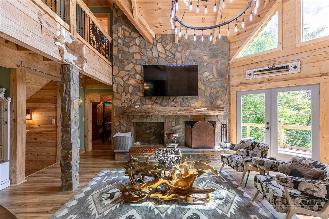 Image number 4 for the current listing