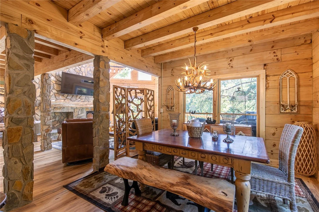 Image number 8 for the current listing