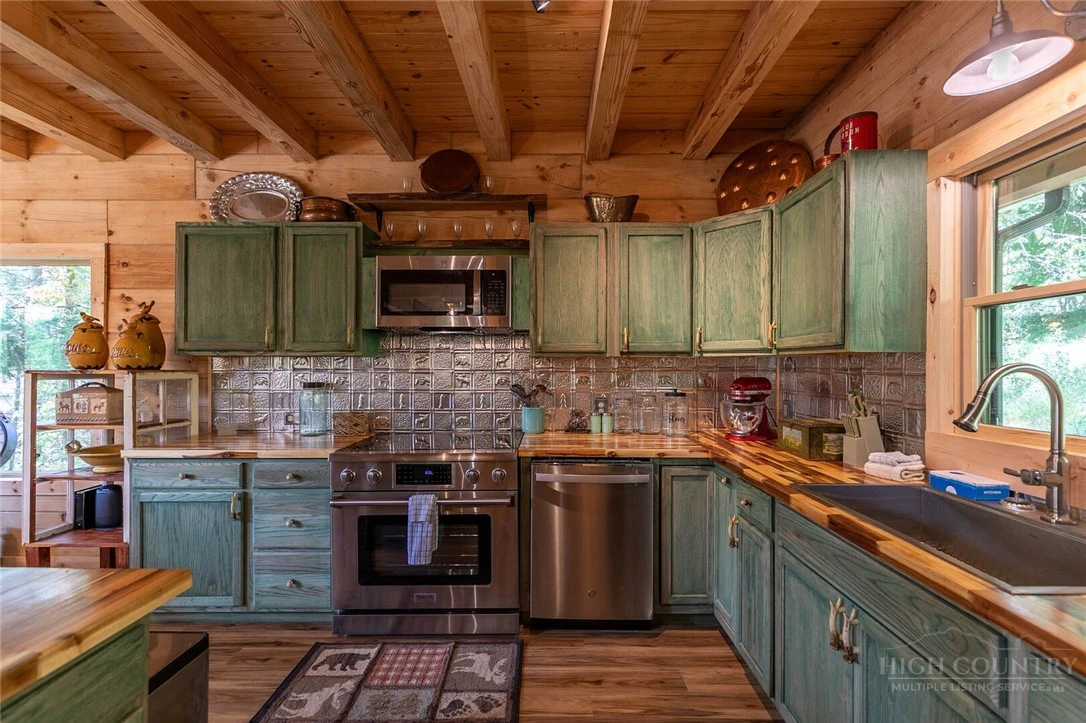 Image number 11 for the current listing