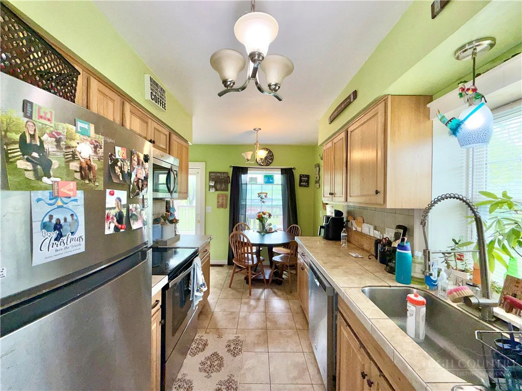 Image number 14 for the current listing