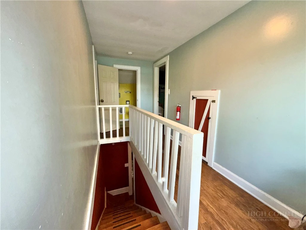 Image number 8 for the current listing
