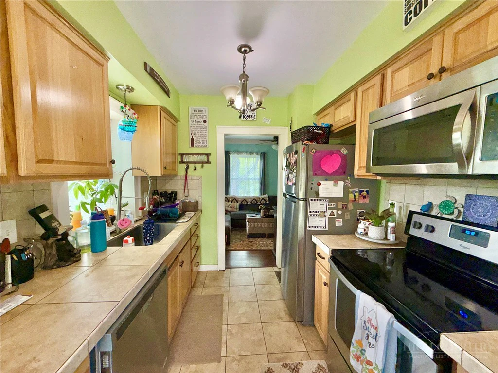Image number 15 for the current listing