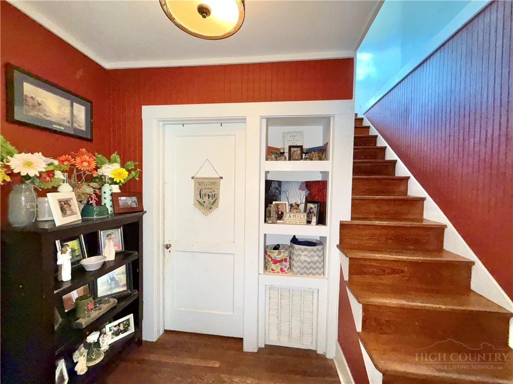 Image number 11 for the current listing