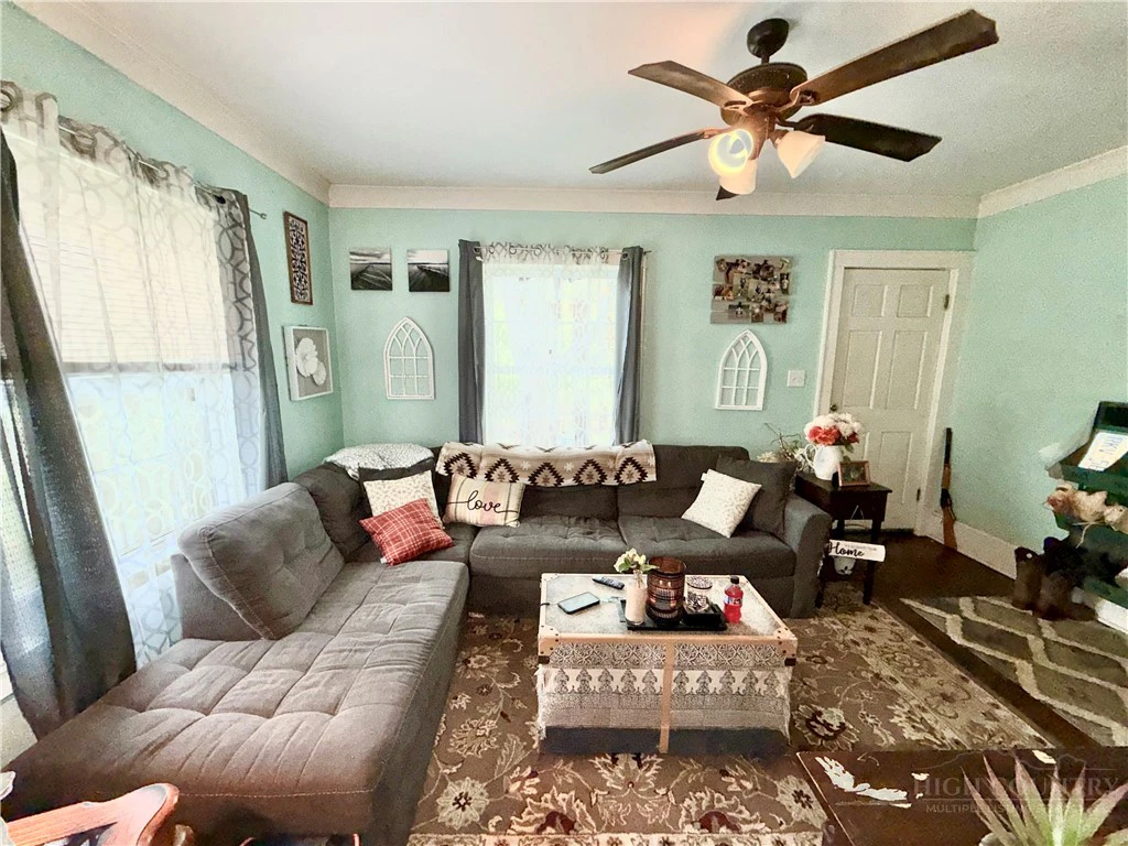 Image number 16 for the current listing