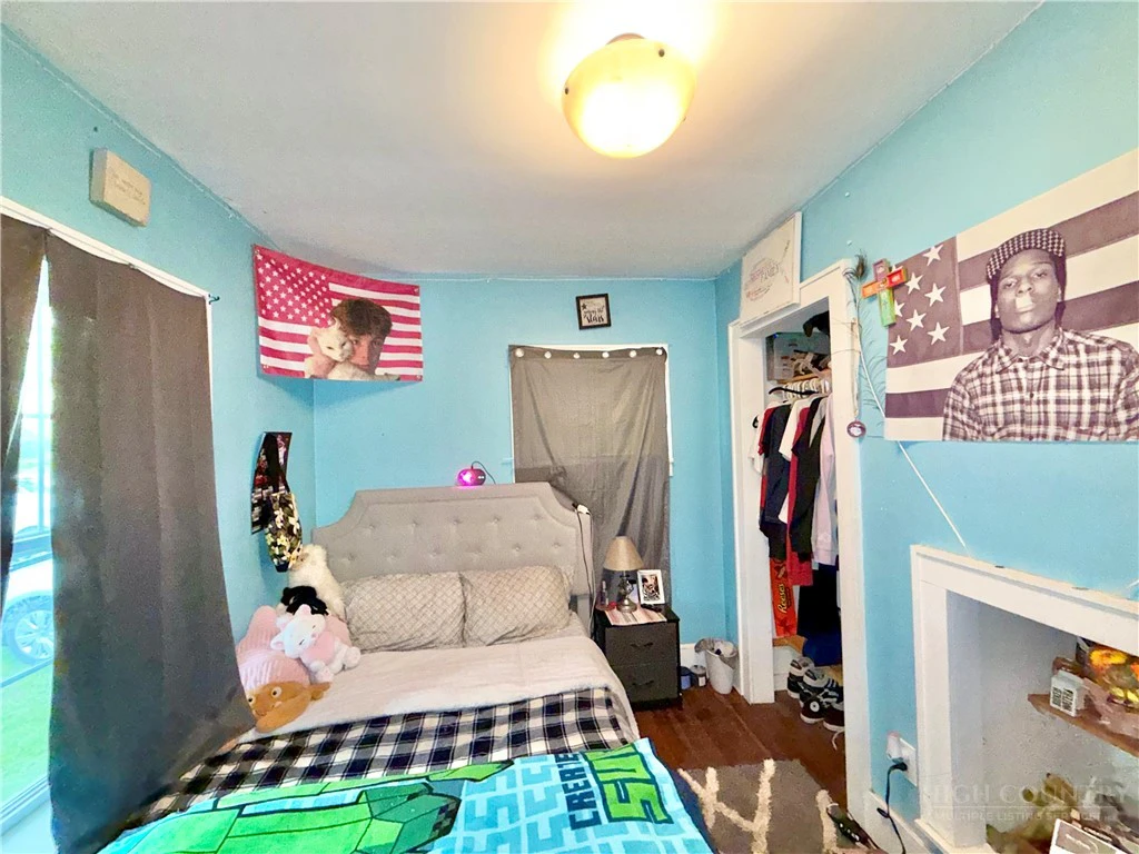 Image number 6 for the current listing