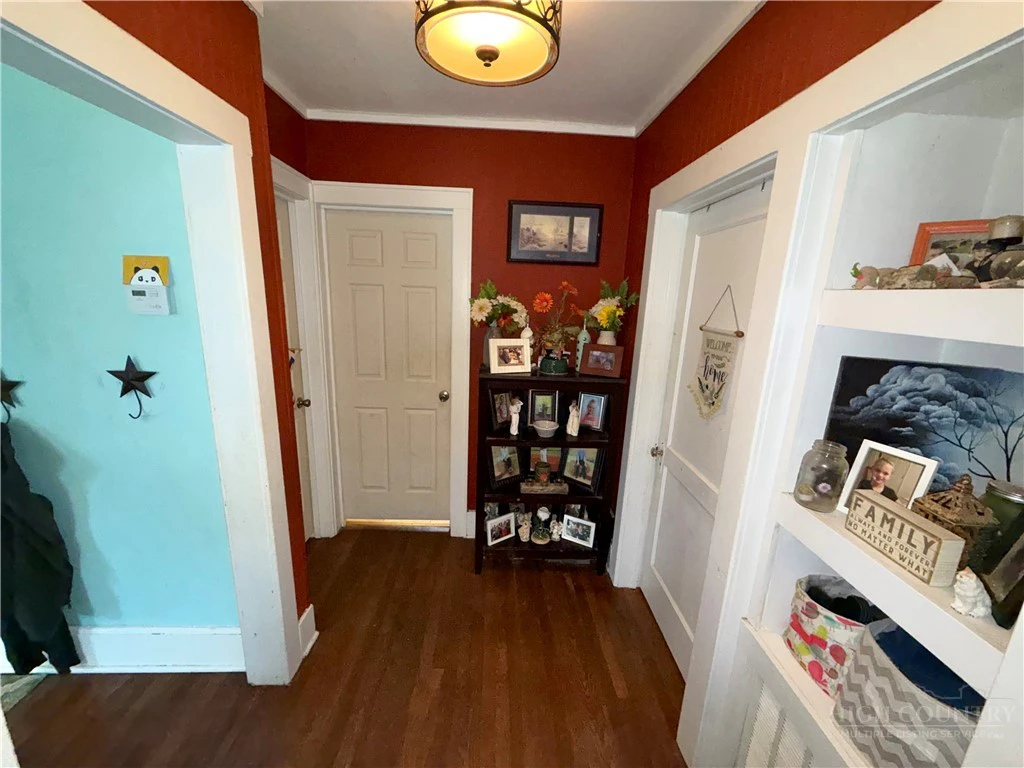 Image number 11 for the current listing