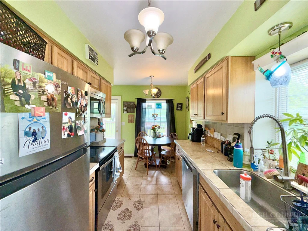 Image number 5 for the current listing