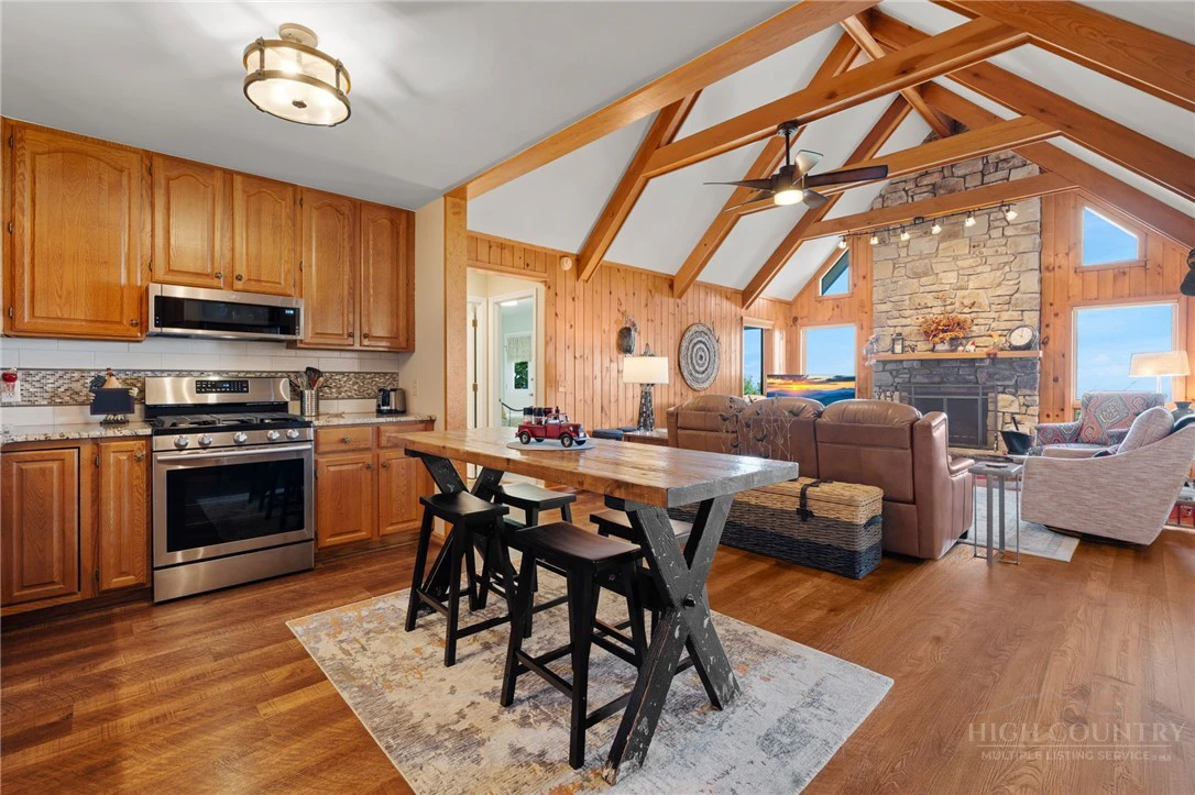 Image number 11 for the current listing