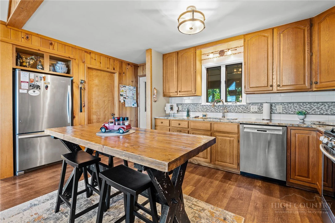Image number 8 for the current listing