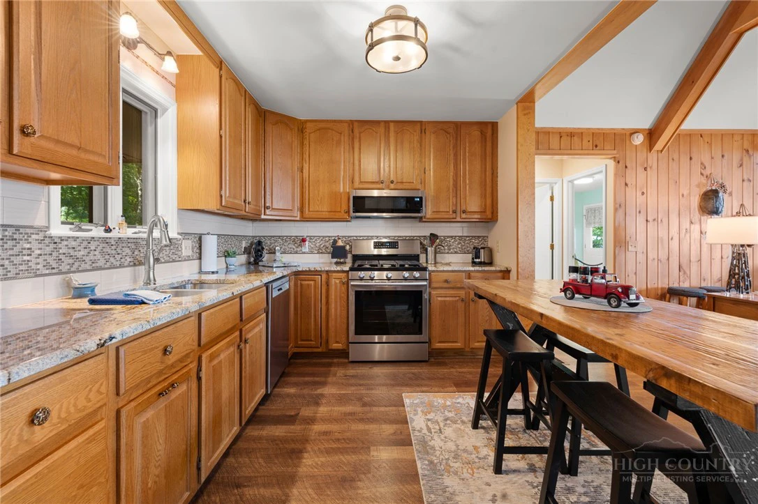 Image number 9 for the current listing