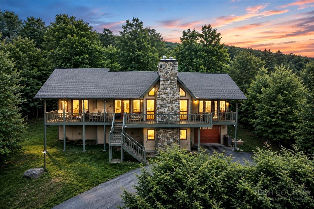 Image number 1 for the current listing