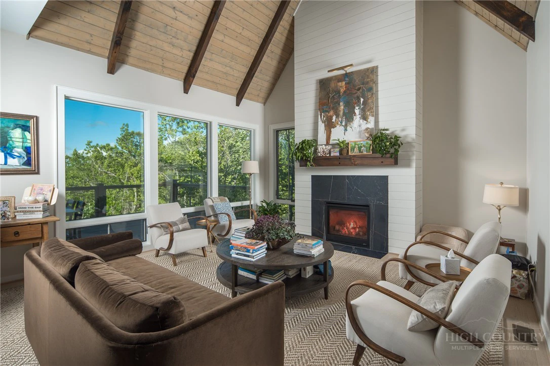 Image number 2 for the current listing