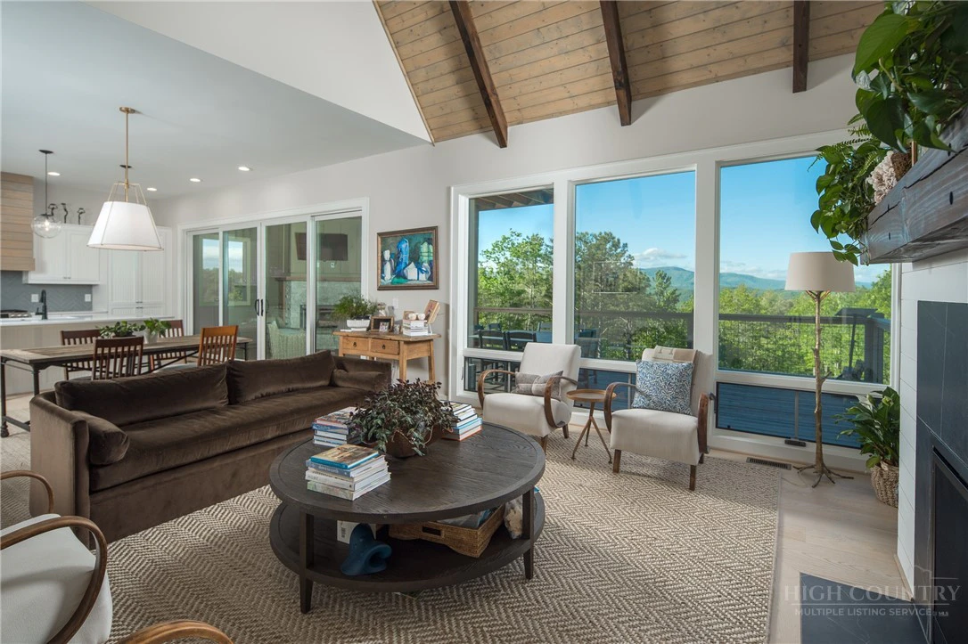 Image number 3 for the current listing