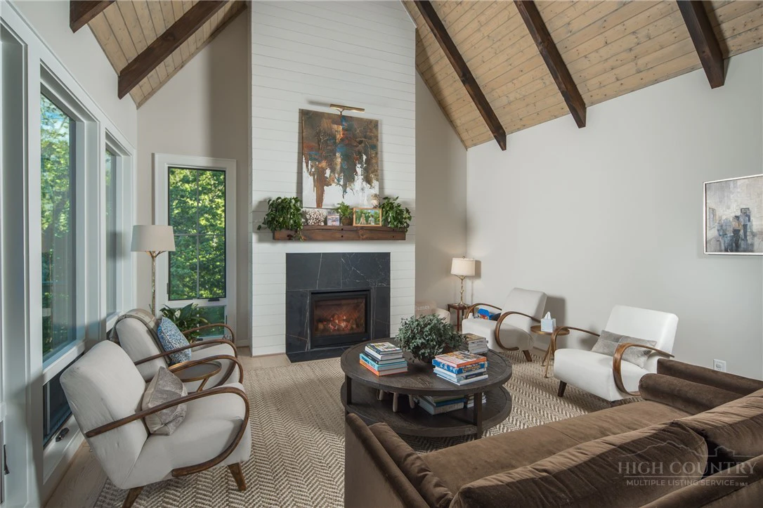 Image number 4 for the current listing