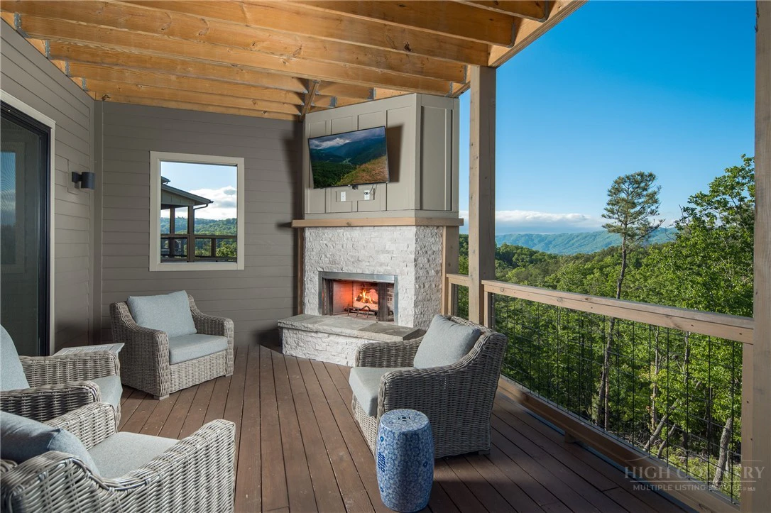 Image number 9 for the current listing