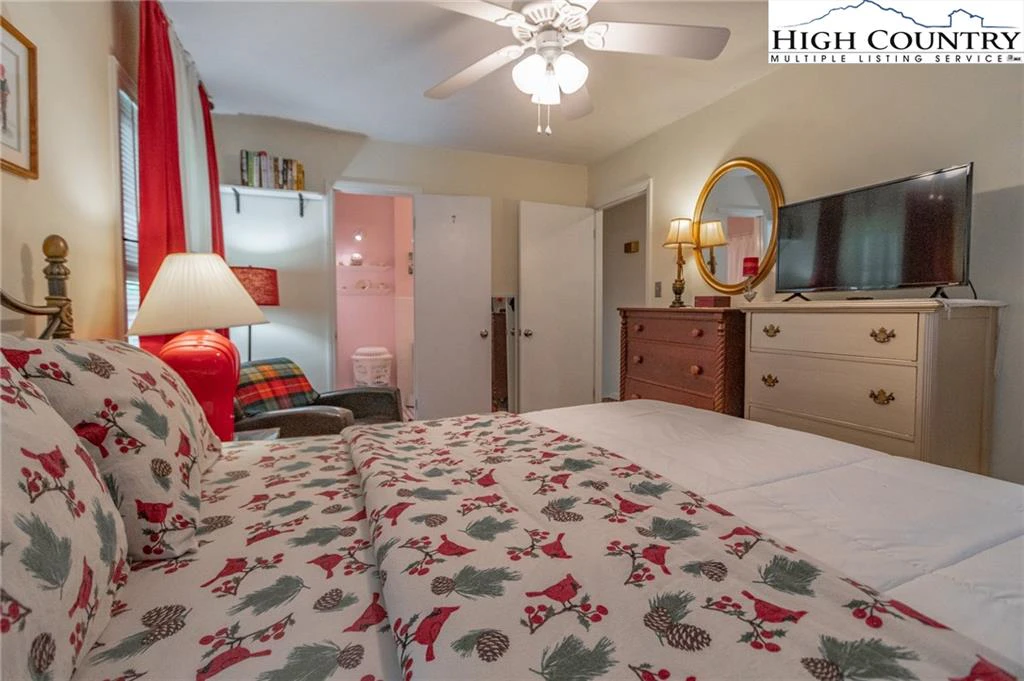 Image number 2 for the current listing