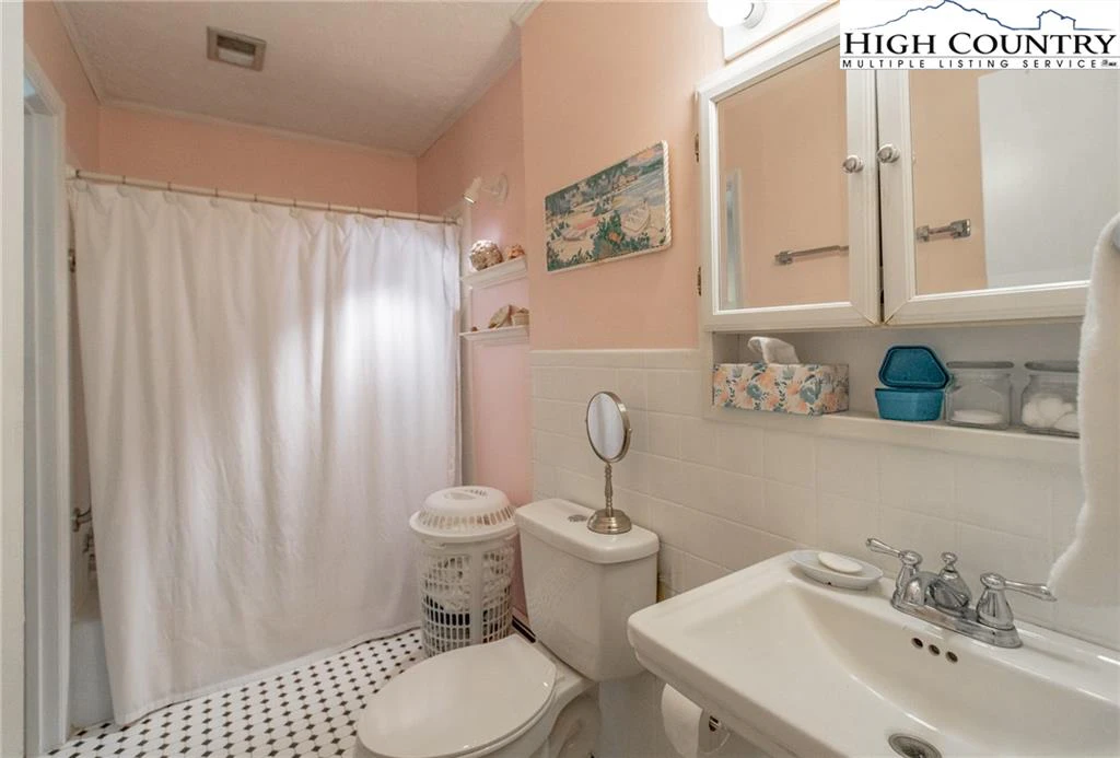 Image number 14 for the current listing
