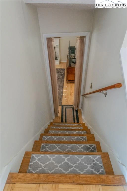 Image number 10 for the current listing