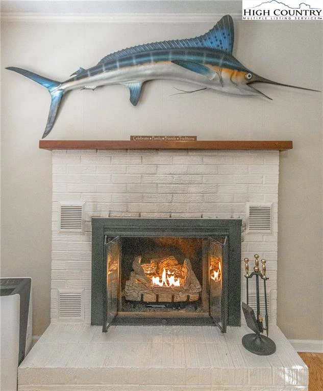 Image number 8 for the current listing