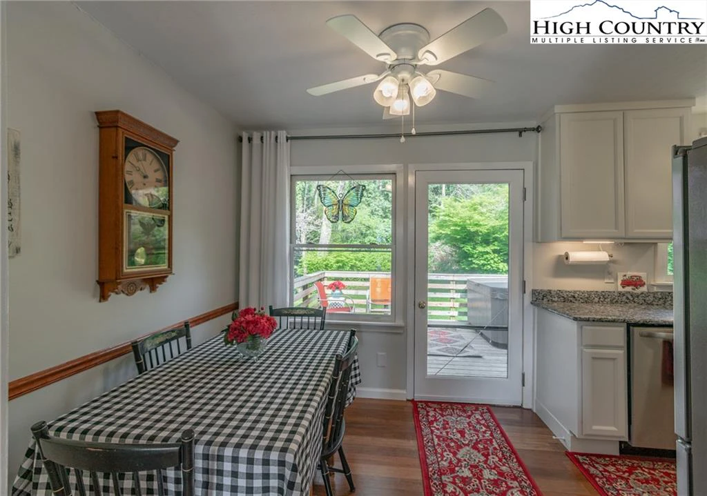 Image number 21 for the current listing