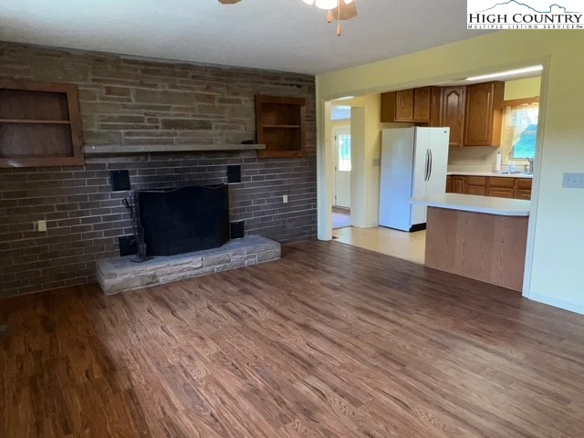 Image number 21 for the current listing