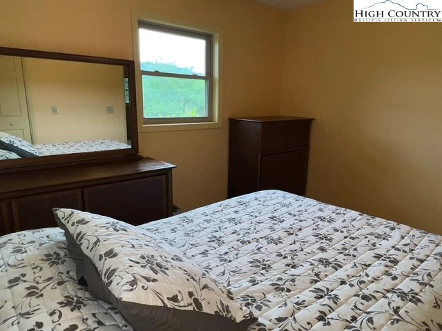 Image number 9 for the current listing
