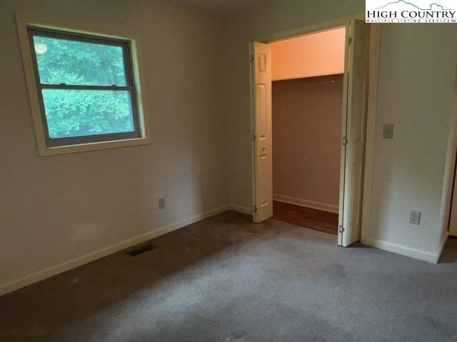 Image number 11 for the current listing