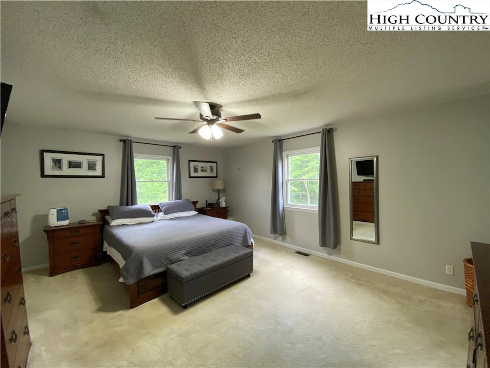 Image number 13 for the current listing